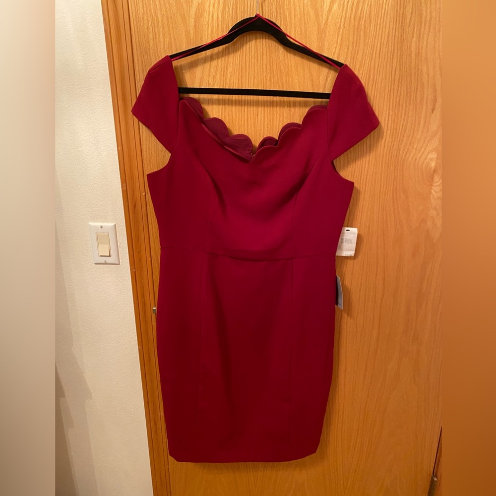 New with tags! Harlyn size xxl burgundy scalloped dress